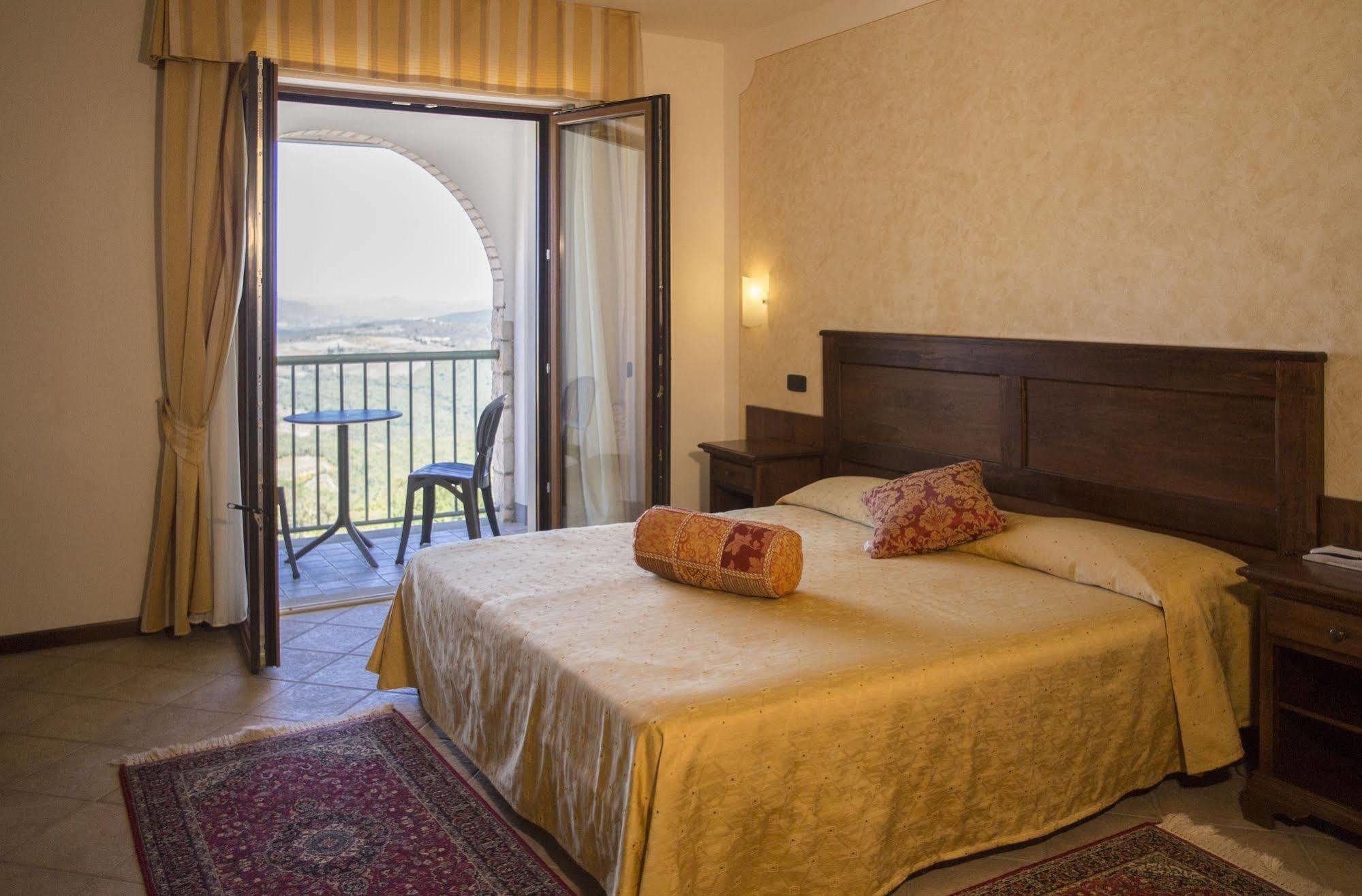 Hotel Ristorante Al Brunello Di Montalcino Luaran gambar