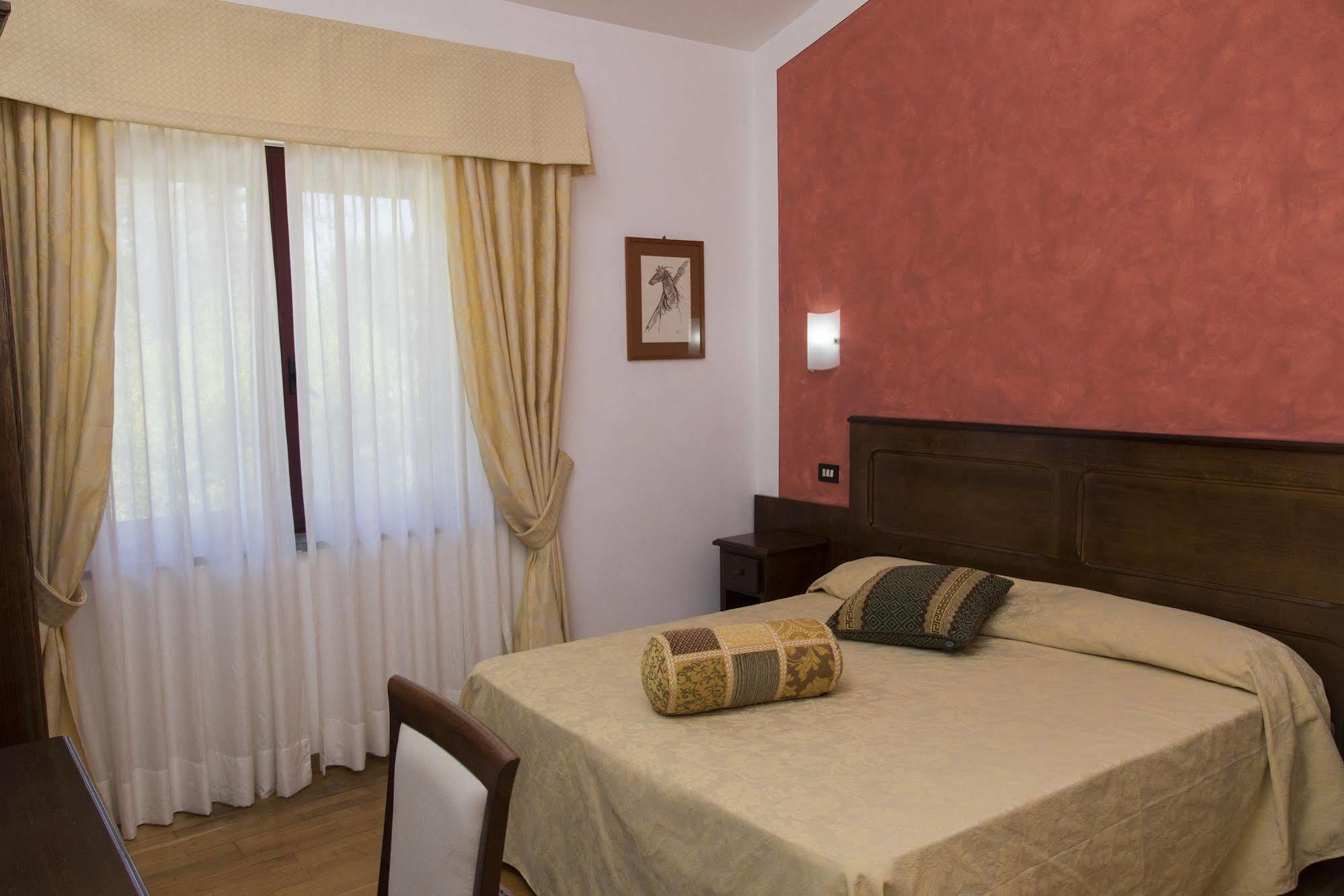 Hotel Ristorante Al Brunello Di Montalcino Luaran gambar